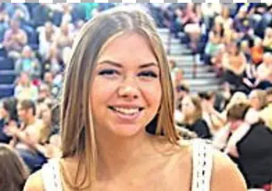 Julia Spahalski receives Susan B. Haeffner Sportsmanship Award